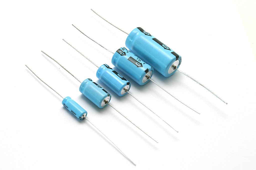 CONDENSATEUR CHIMIQUE AXIAL 220µF 100V