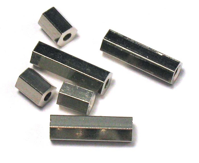 entretoise taraudée Lg 8mm Cd/100