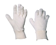 Sous-gants coton 100% tricoté à porter sous des gants isolants électriques afin d'améliorer le confort: protège du froid  et absorbe la transpiration. Protège des éventuelles allergies au latex.  Taille femme . Livré par 5 .