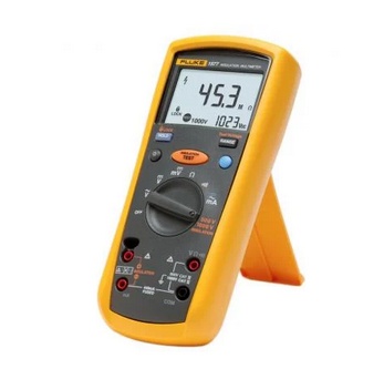 Appareil deux en un ! Livré en mallette C101, avec cordons TL224, pinces (2) crocro AC285, sonde temp.80BK et télécommande TP165X