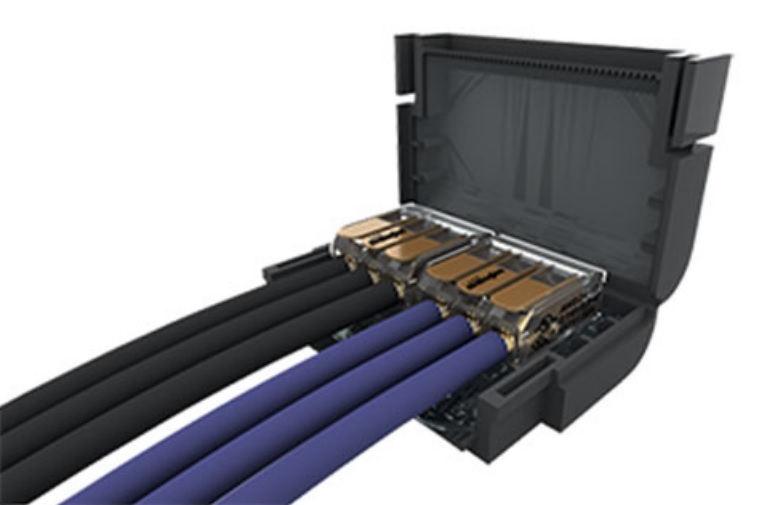 Mini boite de jonction extra-plate 0,6kV, 32A IPX8, avec gel isolant et borne à leviers. Blister de 1 boite 2 bornes à 3 entrées pour câble rigide et souple de 0,2-4,0mm²