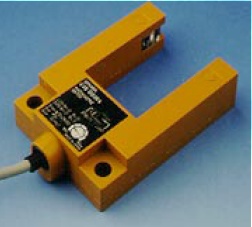 Barrage, 3 cm, général, 12-24 Vc.c., PNP, LO/DO, métal, IP67, câble 2 m