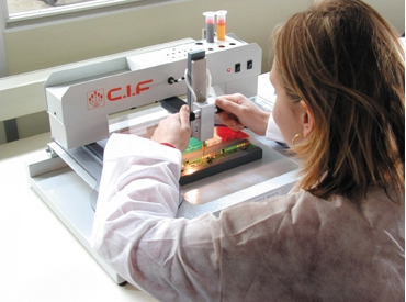 Machine de placement manuel pour CMS - PRECITEC®