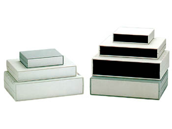COFFRET ETANCHE ANTIFEU - COUVERCLE GRIS CLAIR AVEC PLAQUES ARRIERES NOIRES 260 x 180 x 65mm